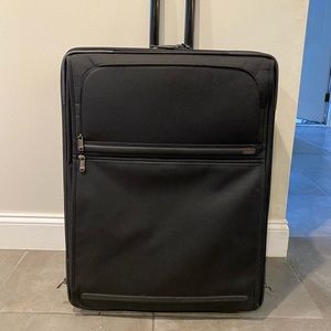 Tumi Black Alpha Medium 26" Travel Suitcase: 22026D4.